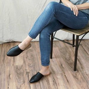 NWOB the Root Collective LILI MULE IN NOIR LEATHER